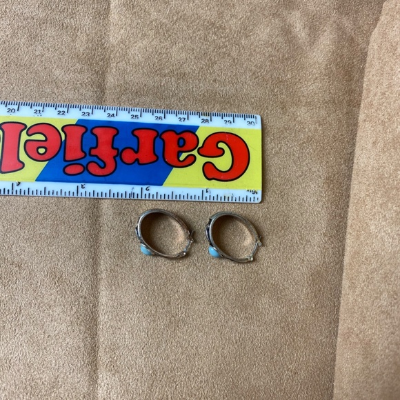 Silver hooped earrings with turquoise stone and clasp closure - Picture 4 of 6